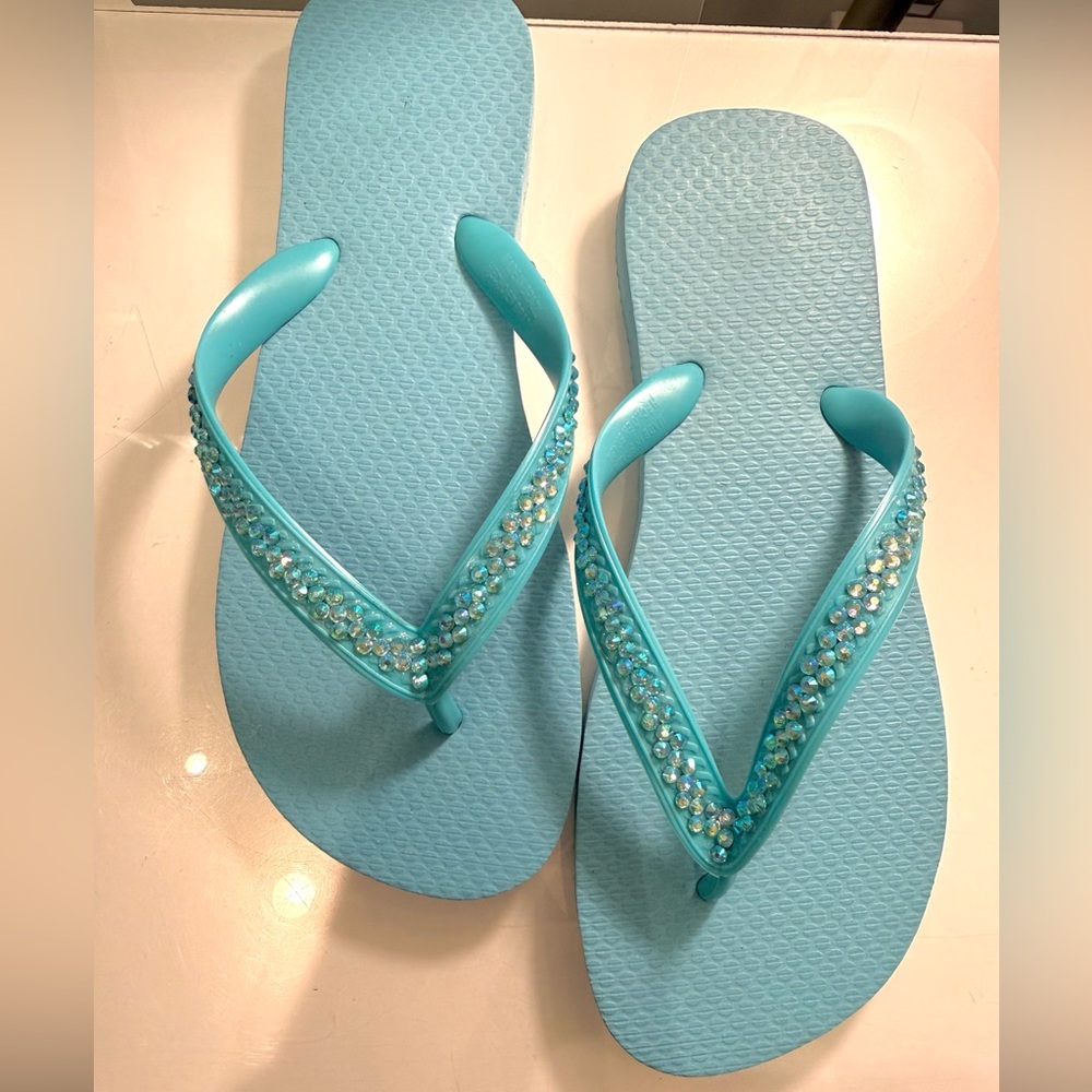NEW NEVER WORN Fabulous Blue Rhinestone Flip Flops